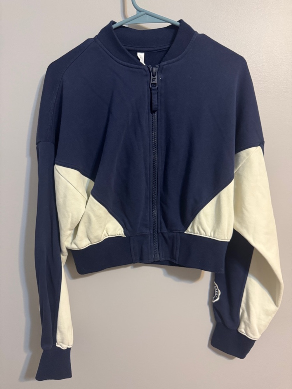 Fabletics Navy and Cream Colorblock Zip-Up Crop Yoga Workout jacket Women’s S